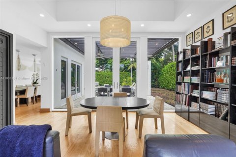 Villa ou maison à vendre à Bal Harbour, Floride: 5 chambres, 424.19 m2 № 1967856 - photo 16