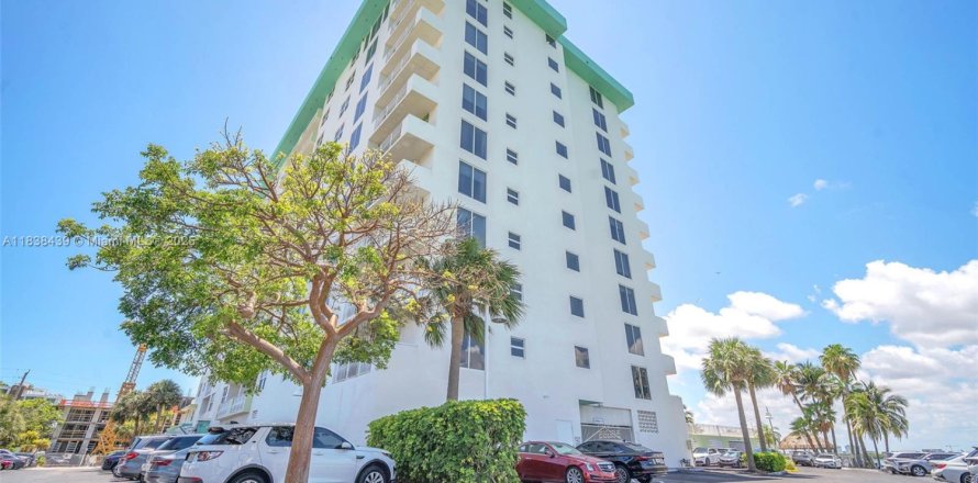 Condo à Bay Harbor Islands, Floride, 1 chambre № 1823849