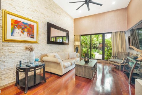House in West Palm Beach, Florida 4 bedrooms, 230.4 sq.m. № 2082062 - photo 4