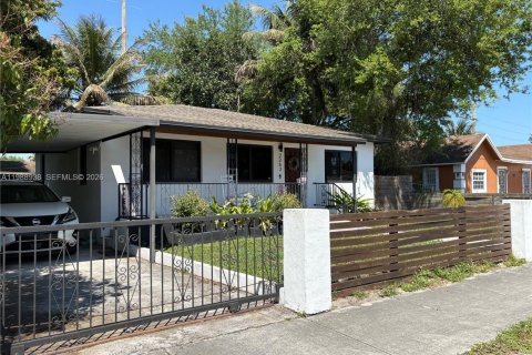 Купить виллу или дом в Майами, Флорида 3 спальни, 122.63м2, № 2050741 - фото 2