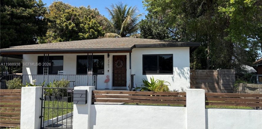 Дом в Майами, Флорида 3 спальни, 122.63м2 № 2050741