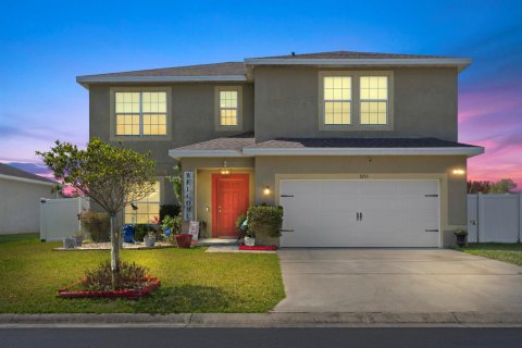 House in St. Lucie, Florida 4 bedrooms, 199.37 sq.m. № 2084163