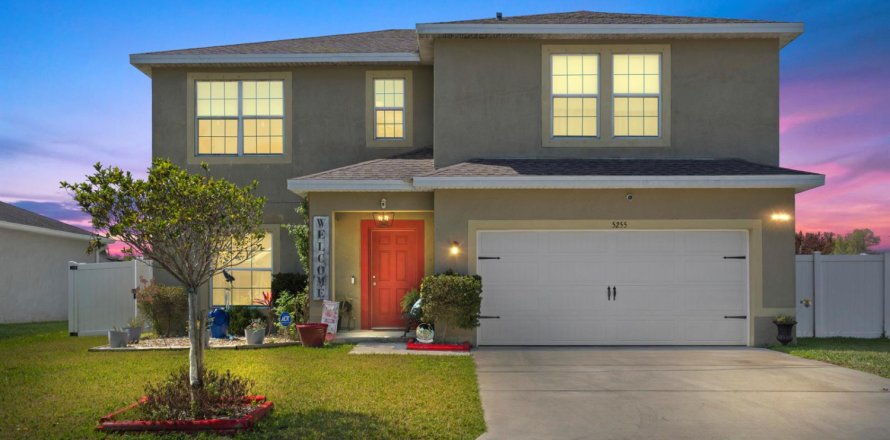 House in St. Lucie, Florida 4 bedrooms, 199.37 sq.m. № 2084163