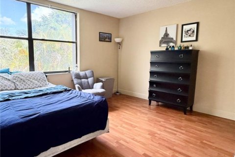 Touwnhouse à vendre à Doral, Floride: 3 chambres, 173.73 m2 № 1944996 - photo 12