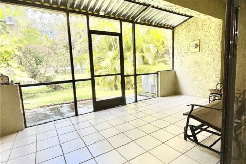 Touwnhouse à vendre à Doral, Floride: 3 chambres, 173.73 m2 № 1944996 - photo 3