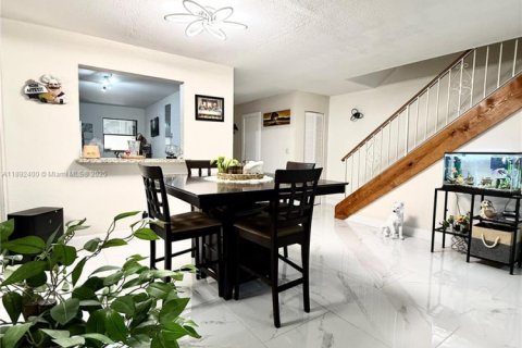Touwnhouse à vendre à Doral, Floride: 3 chambres, 173.73 m2 № 1944996 - photo 7