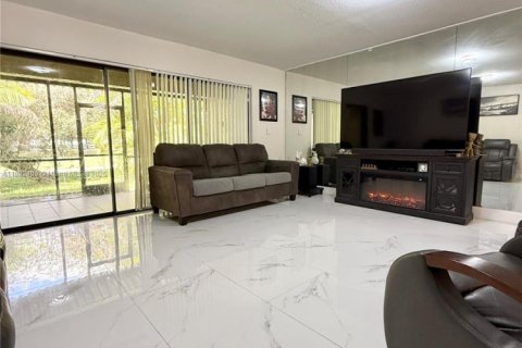 Touwnhouse à vendre à Doral, Floride: 3 chambres, 173.73 m2 № 1944996 - photo 1