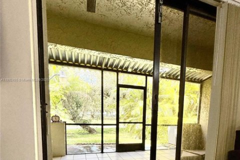 Touwnhouse à vendre à Doral, Floride: 3 chambres, 173.73 m2 № 1944996 - photo 4