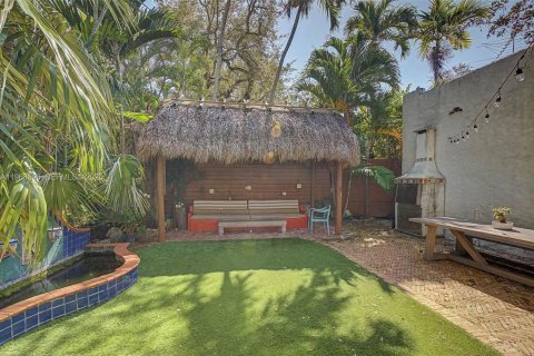 House in Miami, Florida 3 bedrooms, 174.38 sq.m. № 2031795 - photo 26