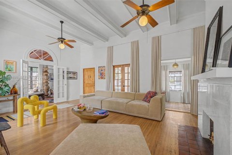 House in Miami, Florida 3 bedrooms, 174.38 sq.m. № 2031795 - photo 4