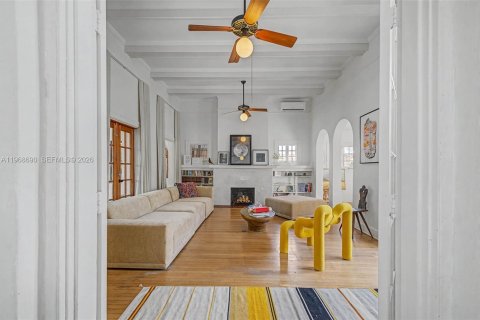 House in Miami, Florida 3 bedrooms, 174.38 sq.m. № 2031795 - photo 23