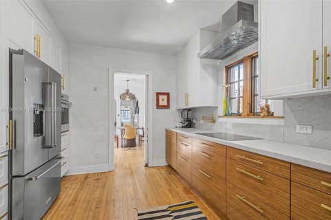 House in Miami, Florida 3 bedrooms, 174.38 sq.m. № 2031795 - photo 8