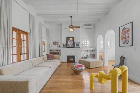 House in Miami, Florida 3 bedrooms, 174.38 sq.m. № 2031795 - photo 5