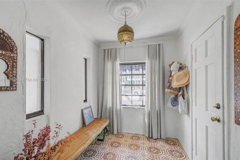 House in Miami, Florida 3 bedrooms, 174.38 sq.m. № 2031795 - photo 10