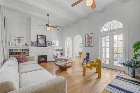 House in Miami, Florida 3 bedrooms, 174.38 sq.m. № 2031795 - photo 21