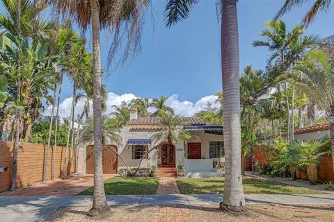 House in Miami, Florida 3 bedrooms, 174.38 sq.m. № 2031795 - photo 6