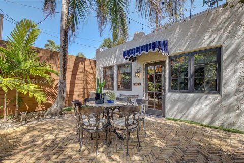 House in Miami, Florida 3 bedrooms, 174.38 sq.m. № 2031795 - photo 29