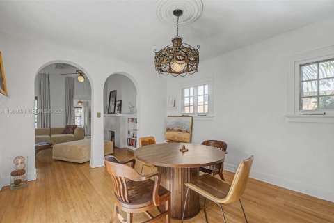 House in Miami, Florida 3 bedrooms, 174.38 sq.m. № 2031795 - photo 20