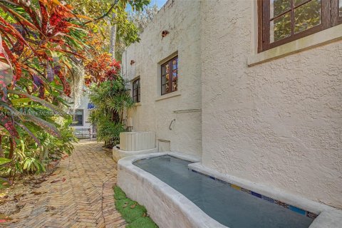 House in Miami, Florida 3 bedrooms, 174.38 sq.m. № 2031795 - photo 28