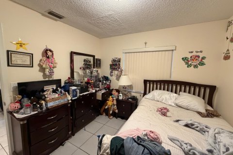 House in West Palm Beach, Florida 3 bedrooms, 120.03 sq.m. № 2402490 - photo 15