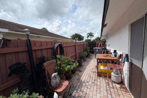 House in West Palm Beach, Florida 3 bedrooms, 120.03 sq.m. № 2402490 - photo 5