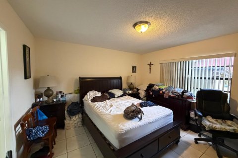 House in West Palm Beach, Florida 3 bedrooms, 120.03 sq.m. № 2402490 - photo 17