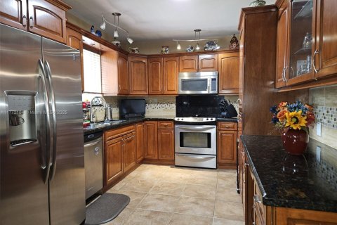 House in Hollywood, Florida 3 bedrooms, 140 sq.m. № 1867873 - photo 5
