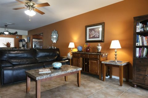 House in Hollywood, Florida 3 bedrooms, 140 sq.m. № 1867873 - photo 7