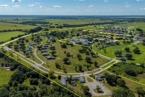Immobilier commercial à Arcadia, Floride 12652.4 m2 № 2130467