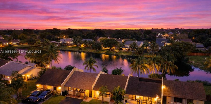 Casa en Homestead, Florida 2 dormitorios, 104.05 m2 № 2010748