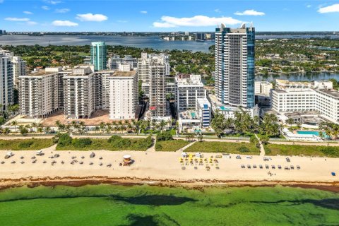 Купить кондоминиум в Майами-Бич, Флорида 2 спальни, 131.46м2, № 1937259 - фото 1
