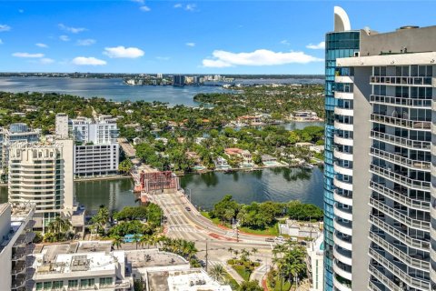Condo in Miami Beach, Florida, 2 bedrooms  № 1937259 - photo 29