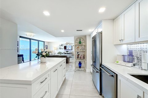 Condo in Miami Beach, Florida, 2 bedrooms  № 1937259 - photo 8