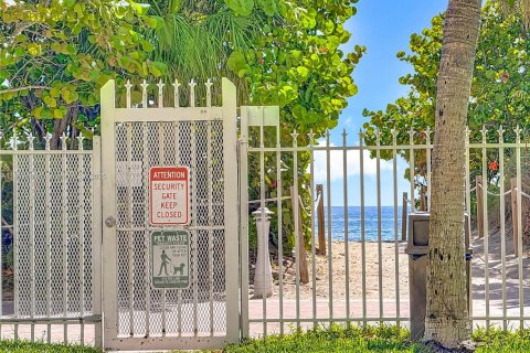 Купить кондоминиум в Майами-Бич, Флорида 2 спальни, 131.46м2, № 1937259 - фото 24