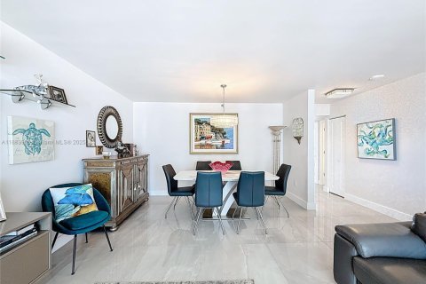 Купить кондоминиум в Майами-Бич, Флорида 2 спальни, 131.46м2, № 1937259 - фото 11