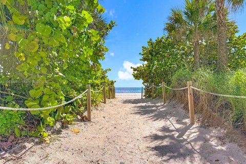 Купить кондоминиум в Майами-Бич, Флорида 2 спальни, 131.46м2, № 1937259 - фото 26