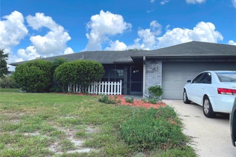 Casa en Deltona, Florida 3 dormitorios, 145.58 m2 № 2383900