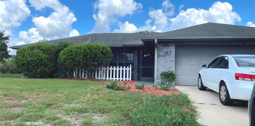 Casa en Deltona, Florida 3 dormitorios, 145.58 m2 № 2383900