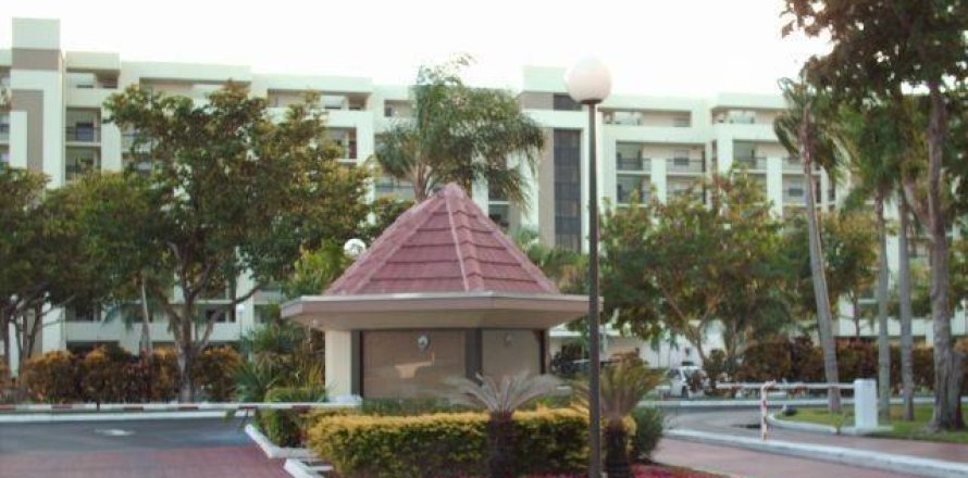 Condo in Lauderhill, Florida, 2 bedrooms № 2245384