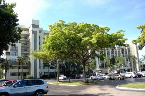 Condo in Lauderhill, Florida, 2 bedrooms № 2245384 - photo 2