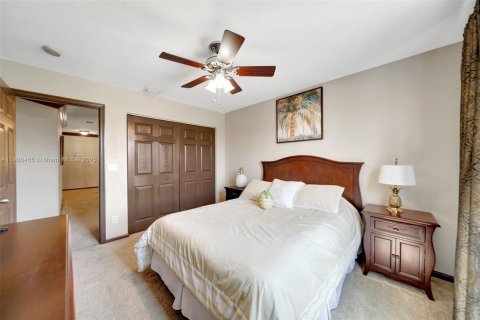 House in Miramar, Florida 5 bedrooms, 348.38 sq.m. № 1956997 - photo 15