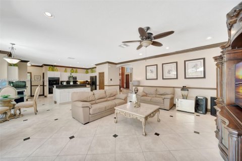 House in Miramar, Florida 5 bedrooms, 348.38 sq.m. № 1956997 - photo 29