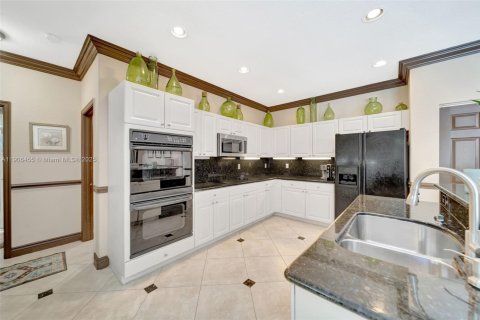 House in Miramar, Florida 5 bedrooms, 348.38 sq.m. № 1956997 - photo 17