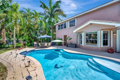 House in Miramar, Florida 5 bedrooms, 348.38 sq.m. № 1956997 - photo 3