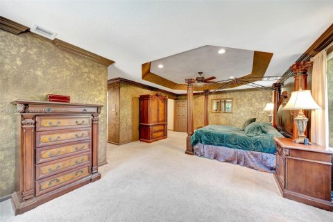 House in Miramar, Florida 5 bedrooms, 348.38 sq.m. № 1956997 - photo 12