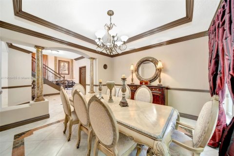 House in Miramar, Florida 5 bedrooms, 348.38 sq.m. № 1956997 - photo 10