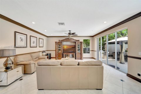 House in Miramar, Florida 5 bedrooms, 348.38 sq.m. № 1956997 - photo 28