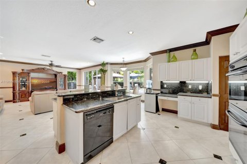 House in Miramar, Florida 5 bedrooms, 348.38 sq.m. № 1956997 - photo 24