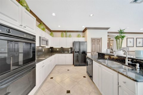 House in Miramar, Florida 5 bedrooms, 348.38 sq.m. № 1956997 - photo 5