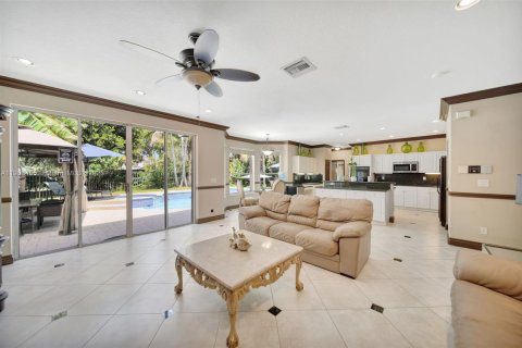 House in Miramar, Florida 5 bedrooms, 348.38 sq.m. № 1956997 - photo 25